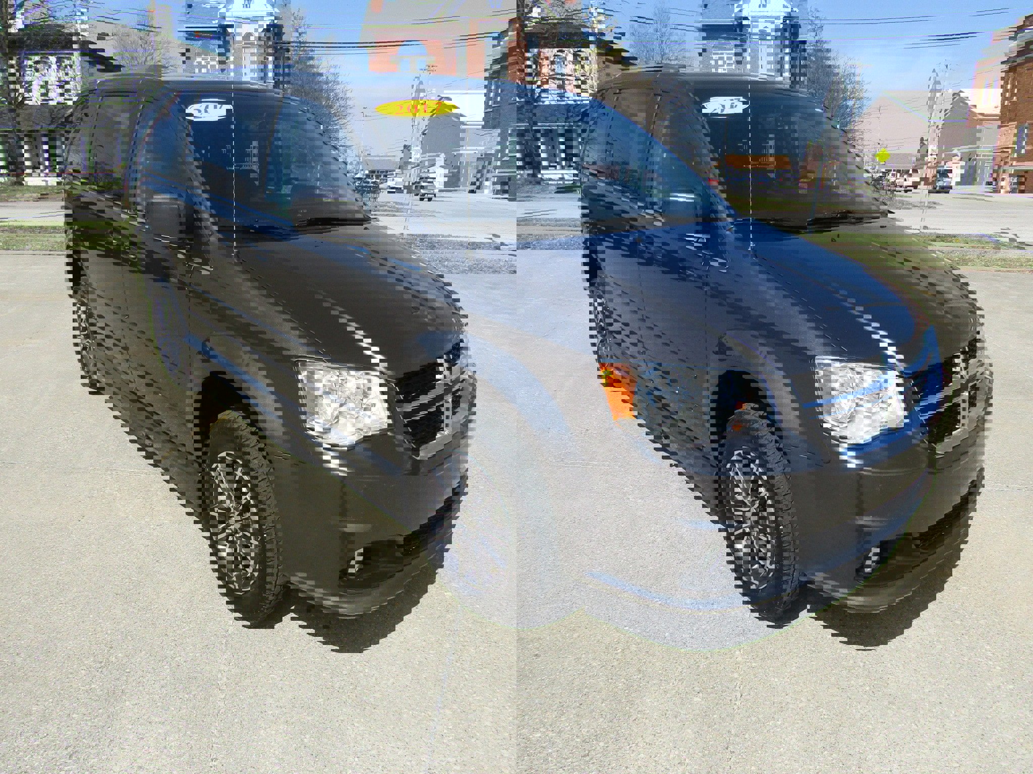 Used 2017 Dodge Grand Caravan SXT image 1