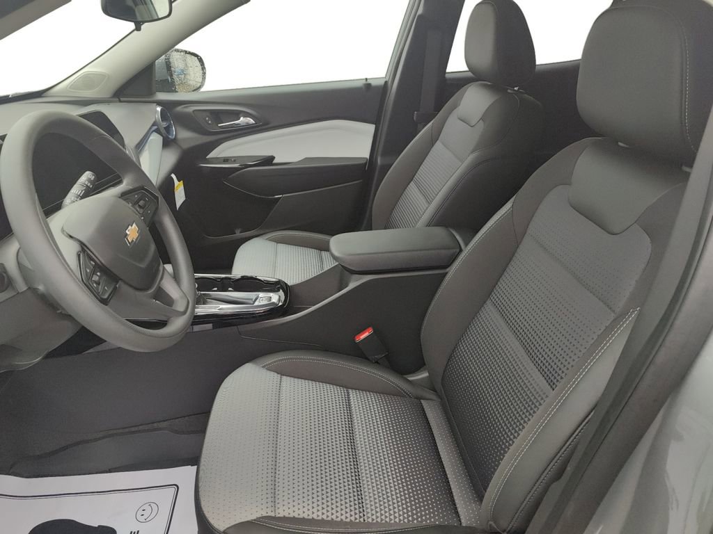New 2025 Chevrolet Trax LT image 9