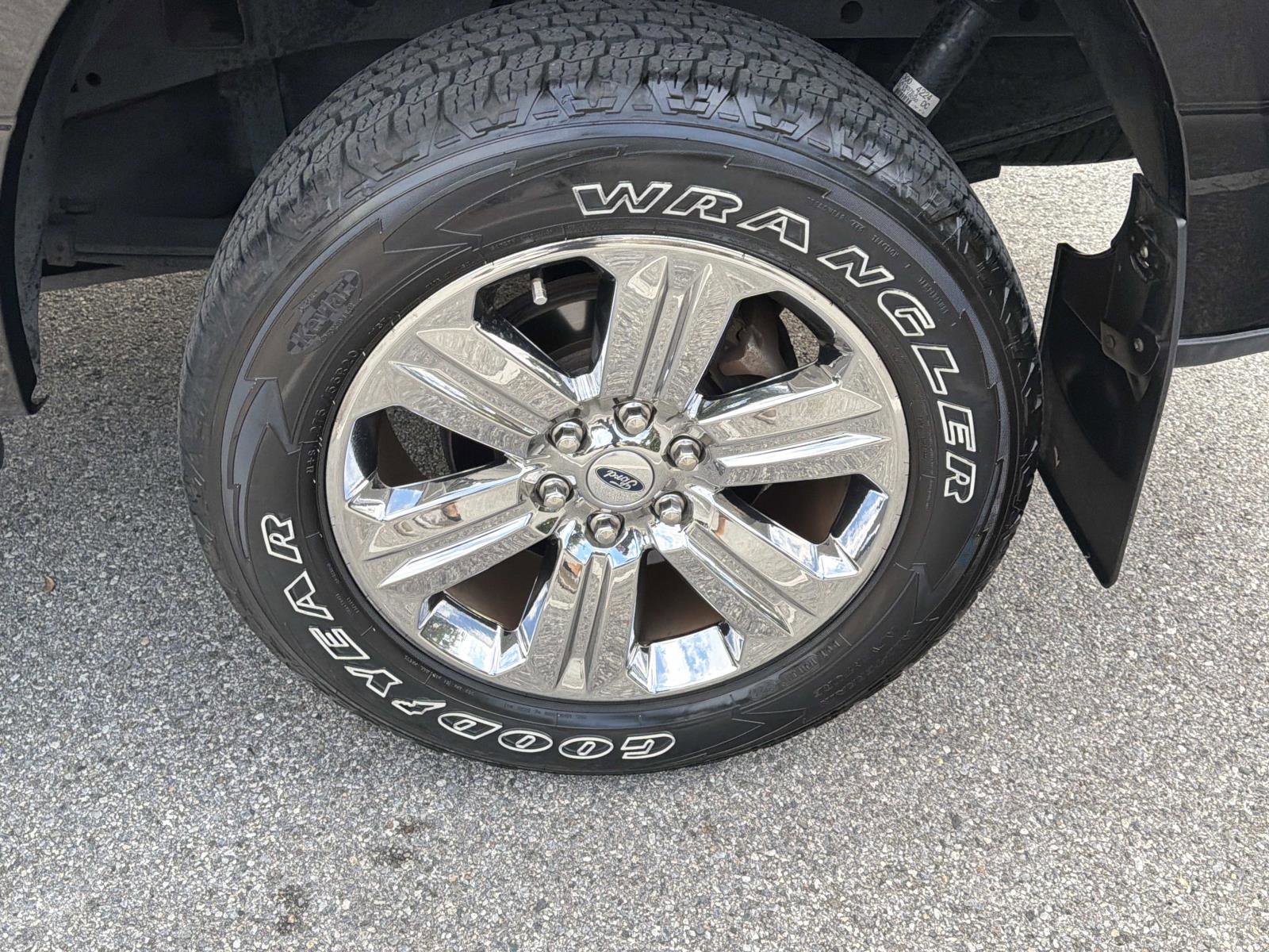Used 2019 Ford F150 XLT w/ Equipment Group 302A Luxury AWD/4WD image 11