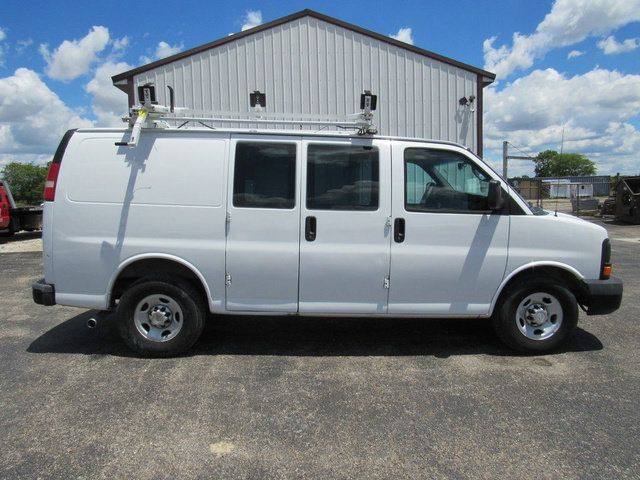 Used 2015 Chevrolet Express 2500 RWD image 2