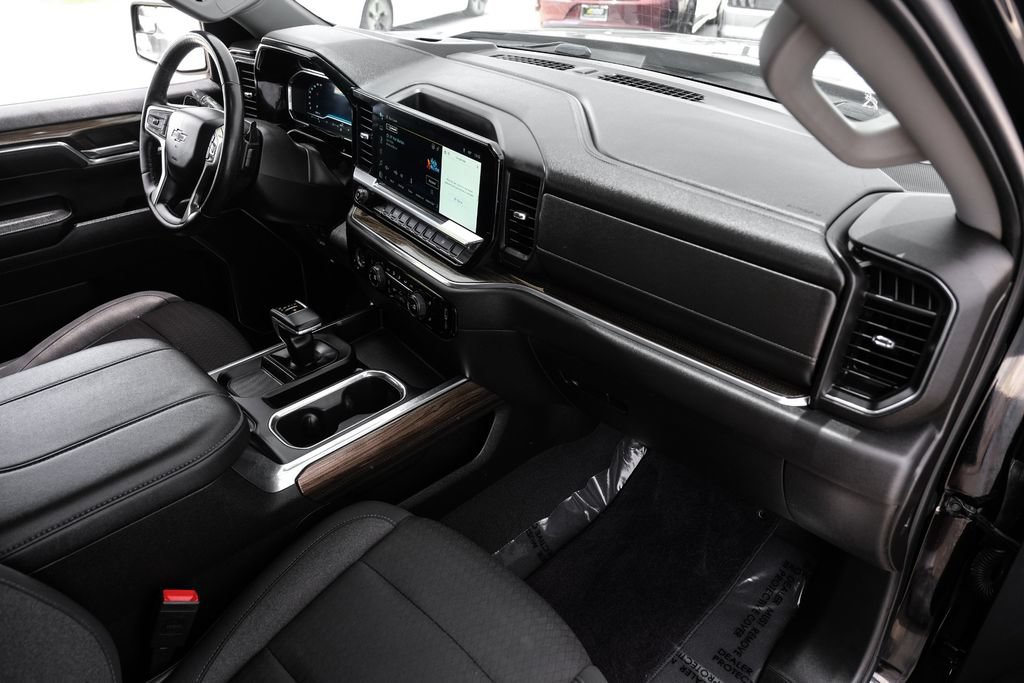 Used 2023 Chevrolet Silverado 1500 RST w/ Redline Edition AWD/4WD image 9