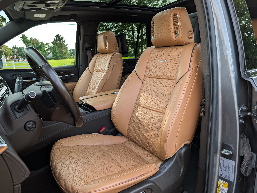Used 2021 Cadillac Escalade Premium Luxury w/ LPO, Radiant Package AWD/4WD image 14
