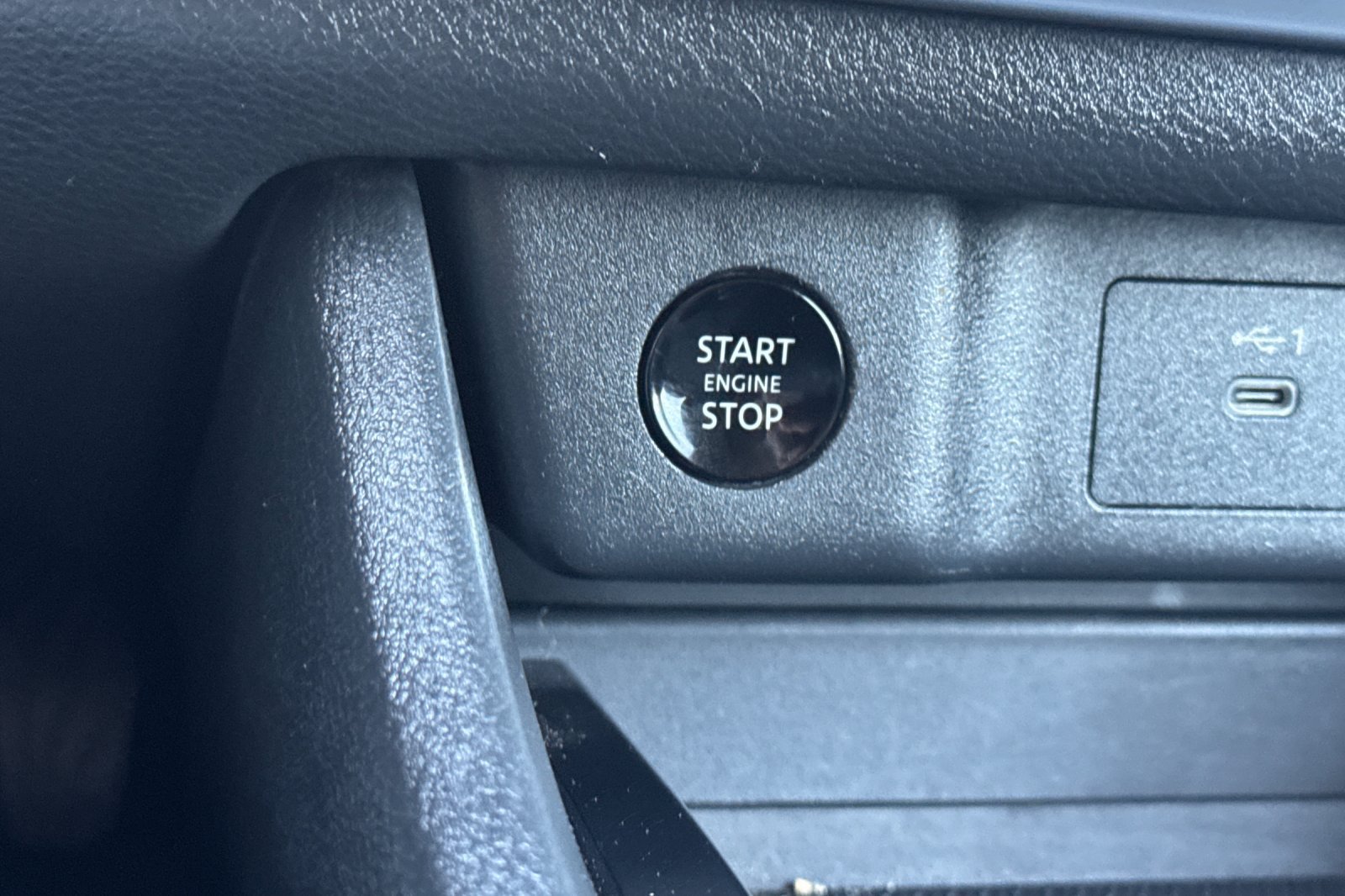 Certified 2025 Nissan Rogue SV AWD/4WD image 27