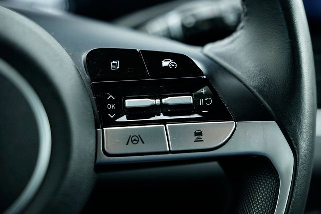 Used 2025 Hyundai Elantra SEL image 34