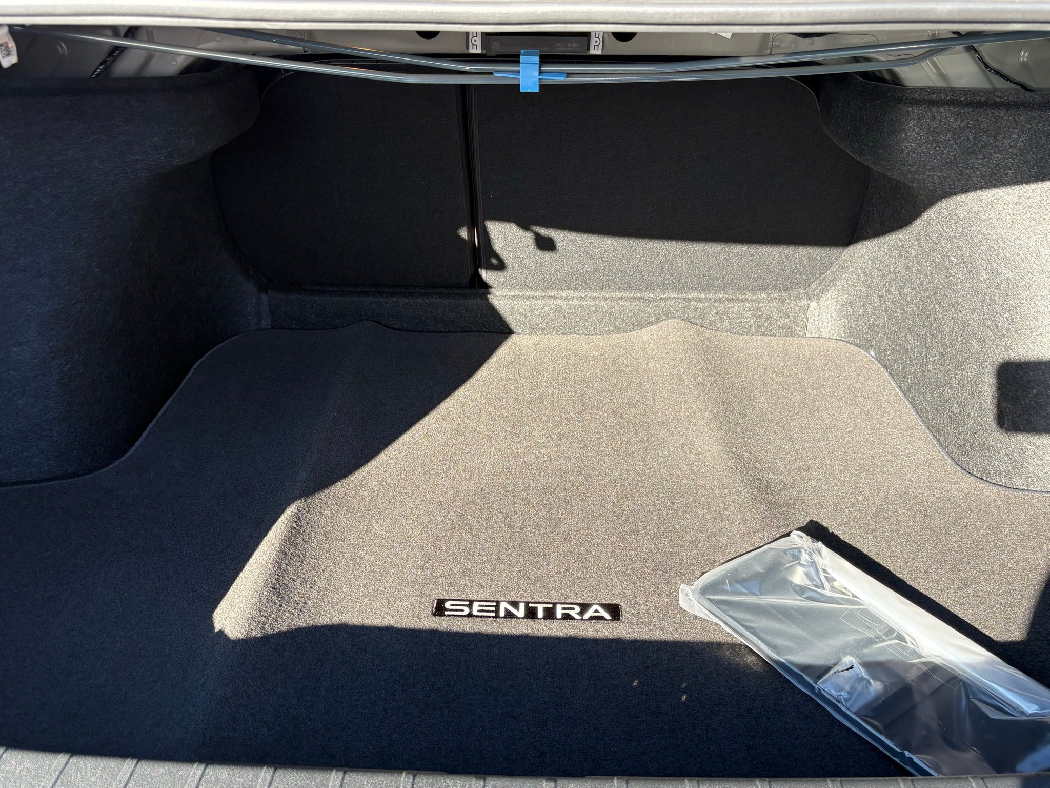 New 2027 Nissan Sentra SR w/ Floor Mat Package FWD image 26