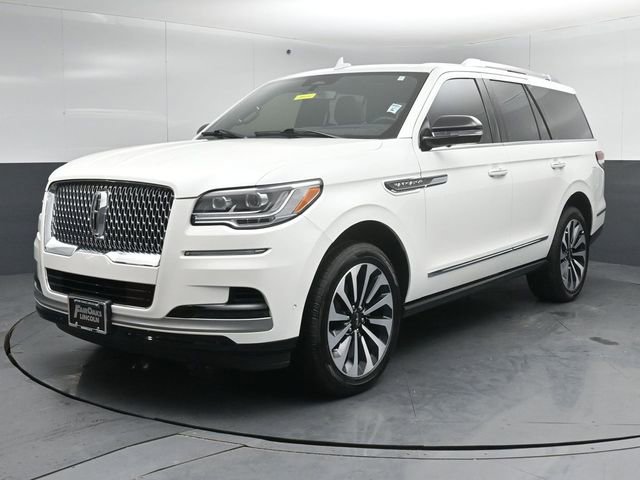Used 2024 Lincoln Navigator Reserve image 3