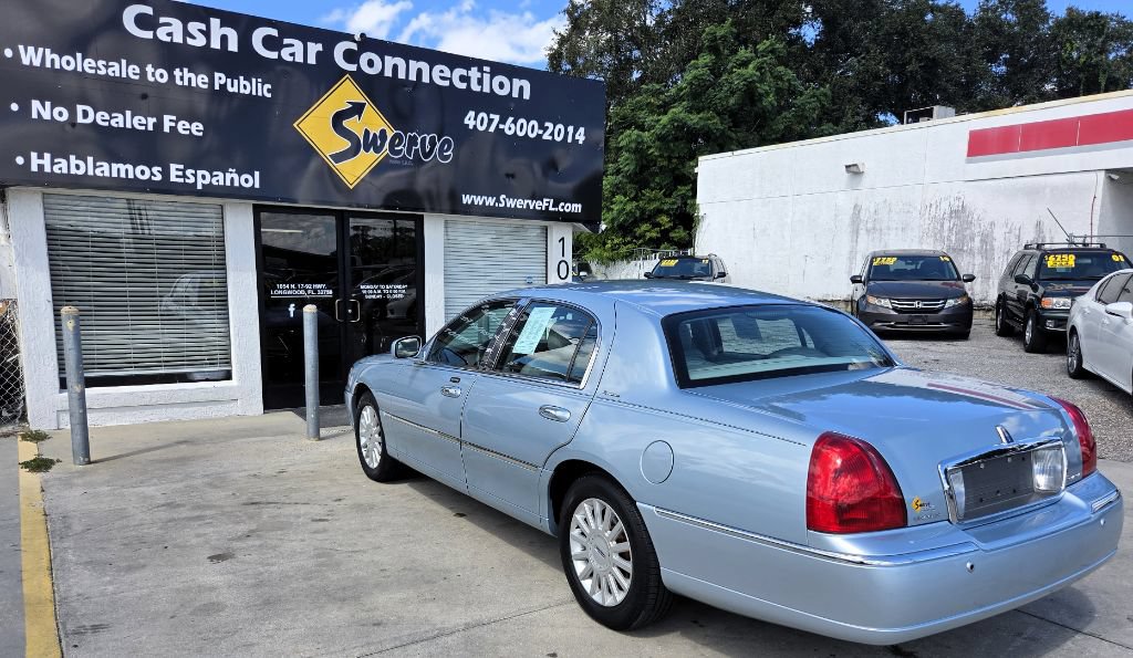 Used 2005 Lincoln Town Car Signature RWD image 13