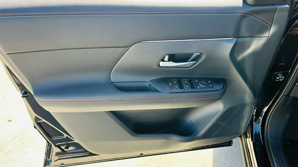 New 2026 Nissan Kicks SR FWD image 15