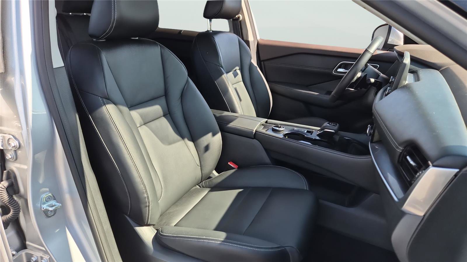 Used 2021 Nissan Rogue SL w/ Premium Package image 14