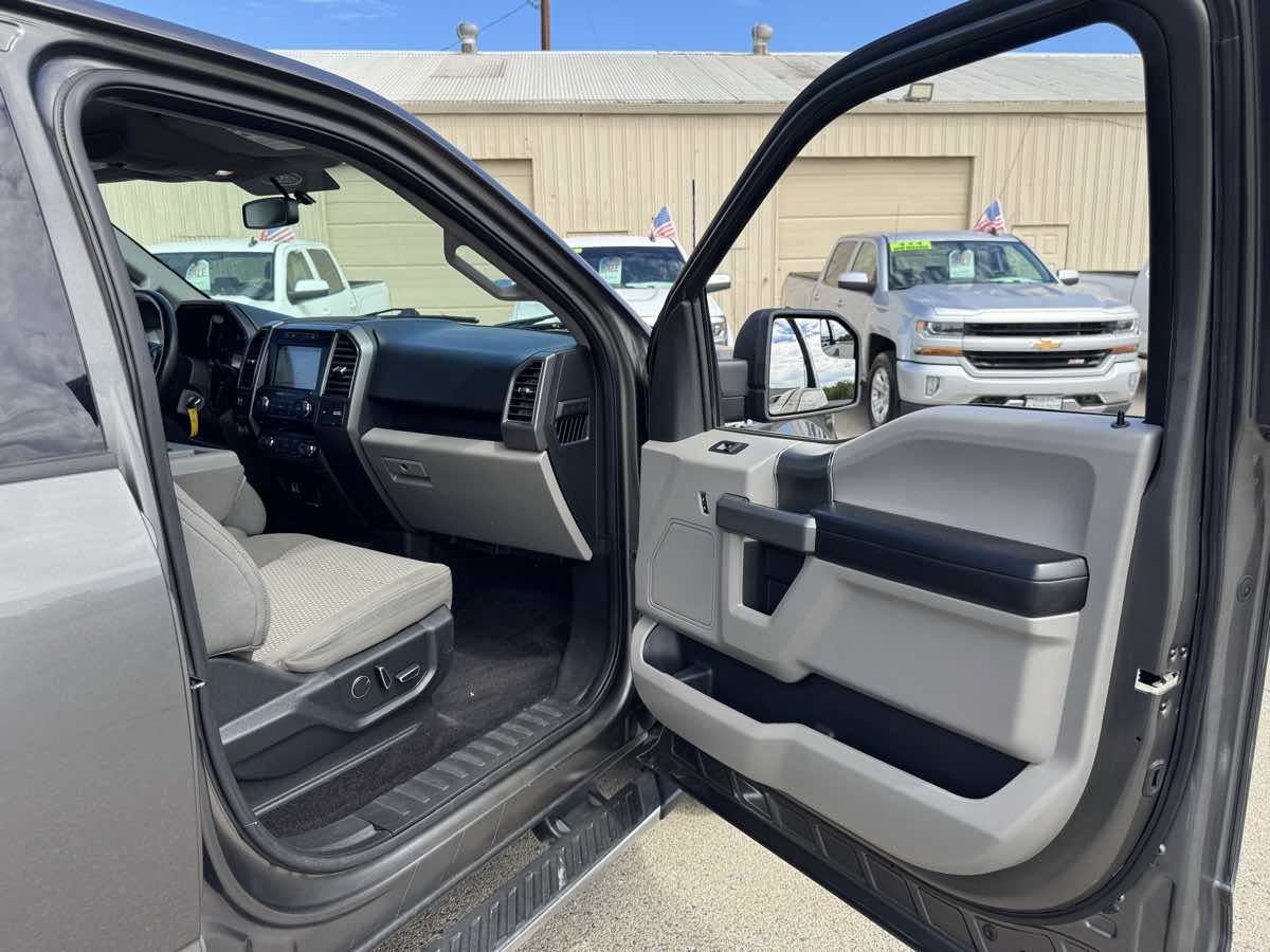 Used 2017 Ford F150 XLT w/ Equipment Group 302A Luxury AWD/4WD image 16
