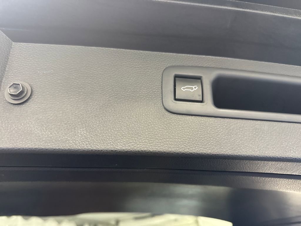 Used 2023 Toyota Highlander XLE AWD/4WD image 36