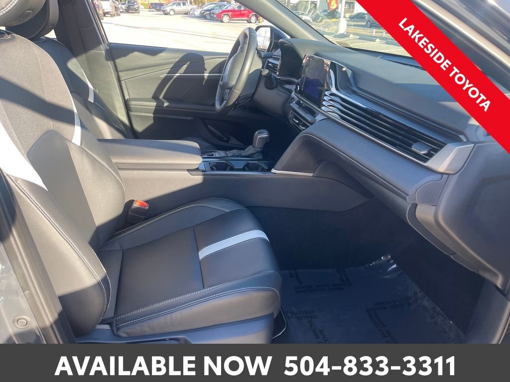 Used 2025 Toyota Camry SE image 16