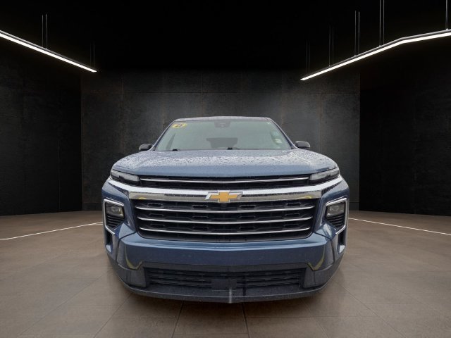 Used 2025 Chevrolet Traverse LT AWD/4WD image 2
