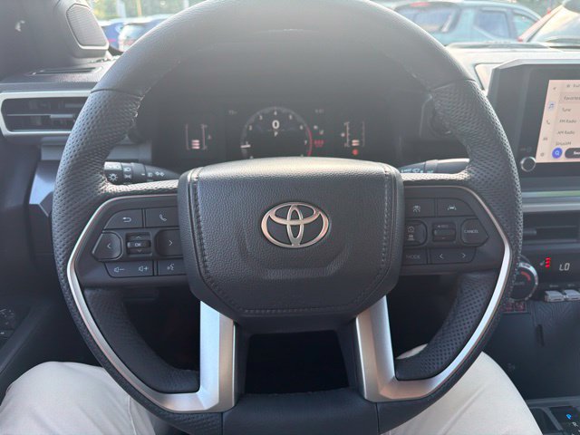 Used 2025 Toyota Tacoma SR5 AWD/4WD image 16