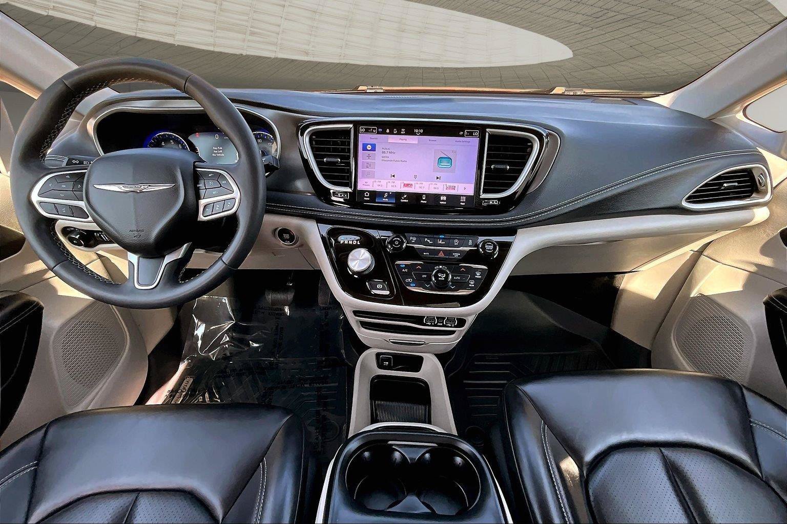 Used 2023 Chrysler Pacifica Touring-L AWD/4WD image 6