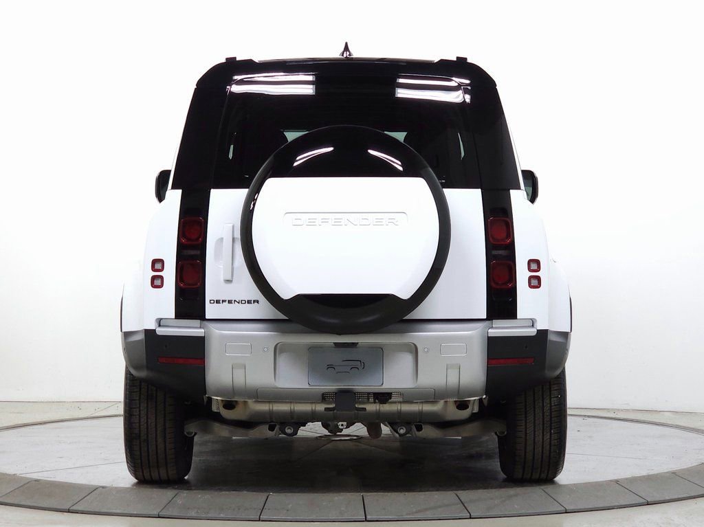 Used 2025 Land Rover Defender 110 S image 5