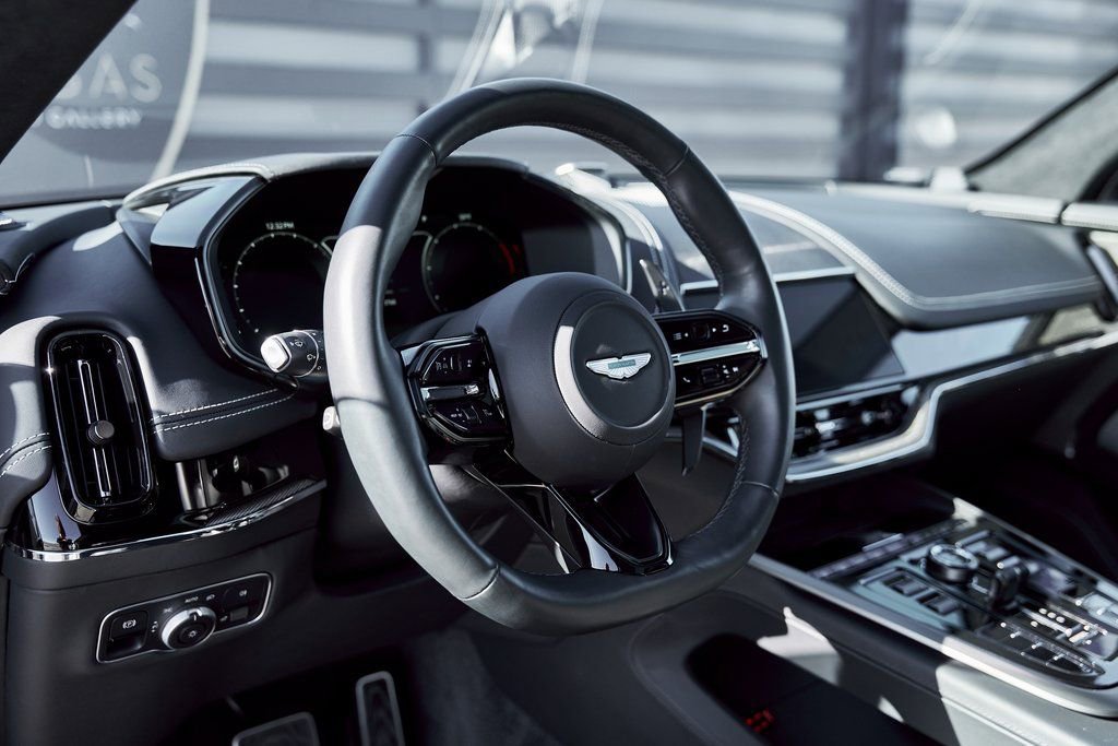 Used 2025 Aston Martin DBX 707 image 39