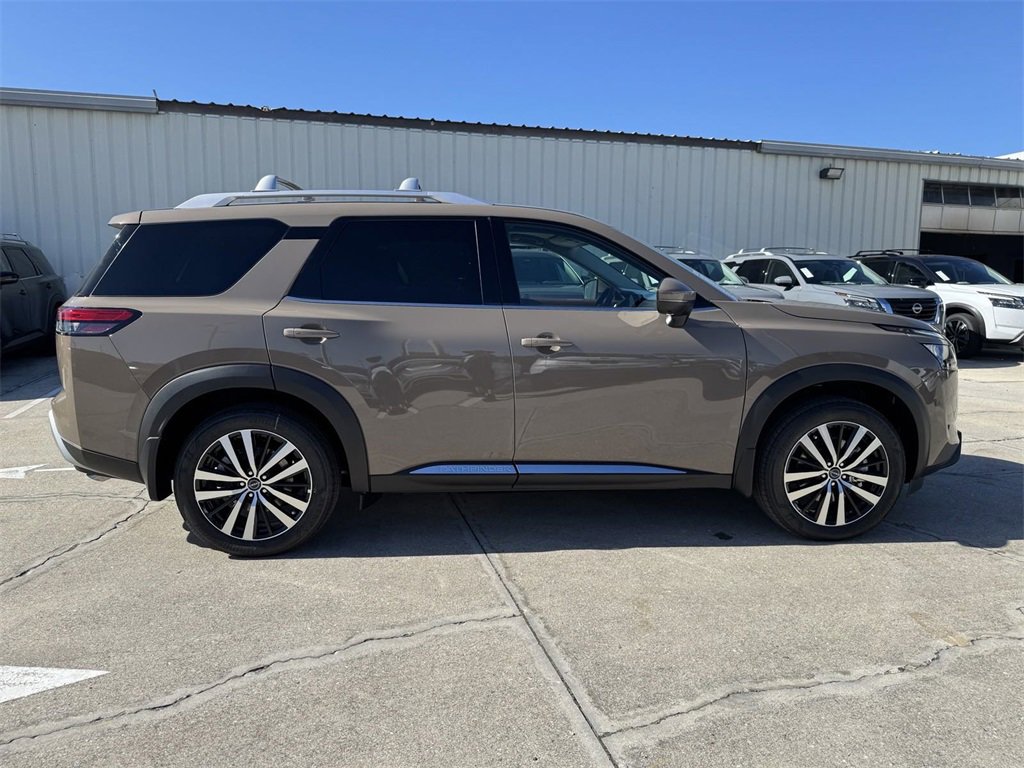 New 2025 Nissan Pathfinder Platinum w/ Black Appearance Package image 3
