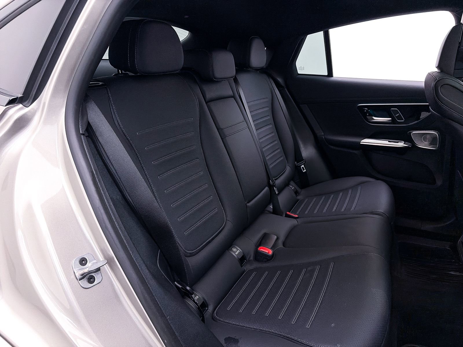 Used 2024 Mercedes-Benz GLC 300 4MATIC w/ AMG Line image 36