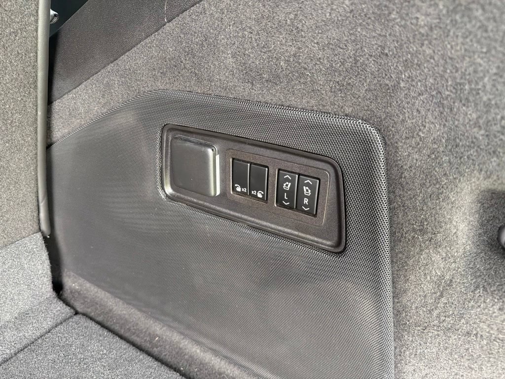 Used 2023 Cadillac Escalade Sport Platinum w/ Heavy-Duty Trailer Package AWD/4WD image 17