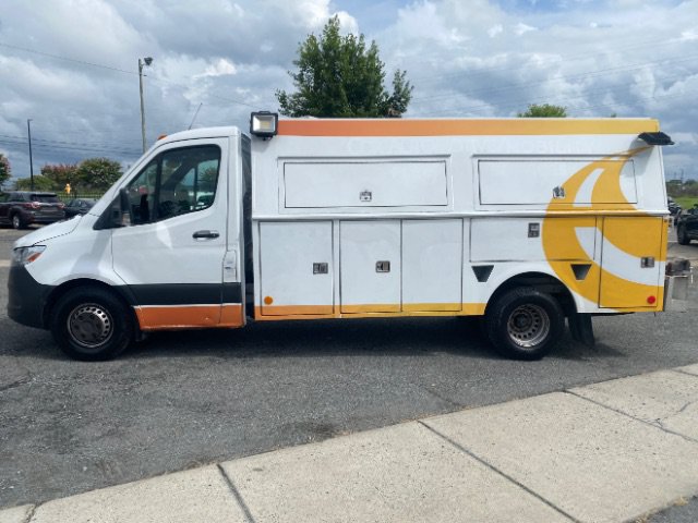 Used 2019 Freightliner Sprinter 3500 w/ Premium Package RWD image 2