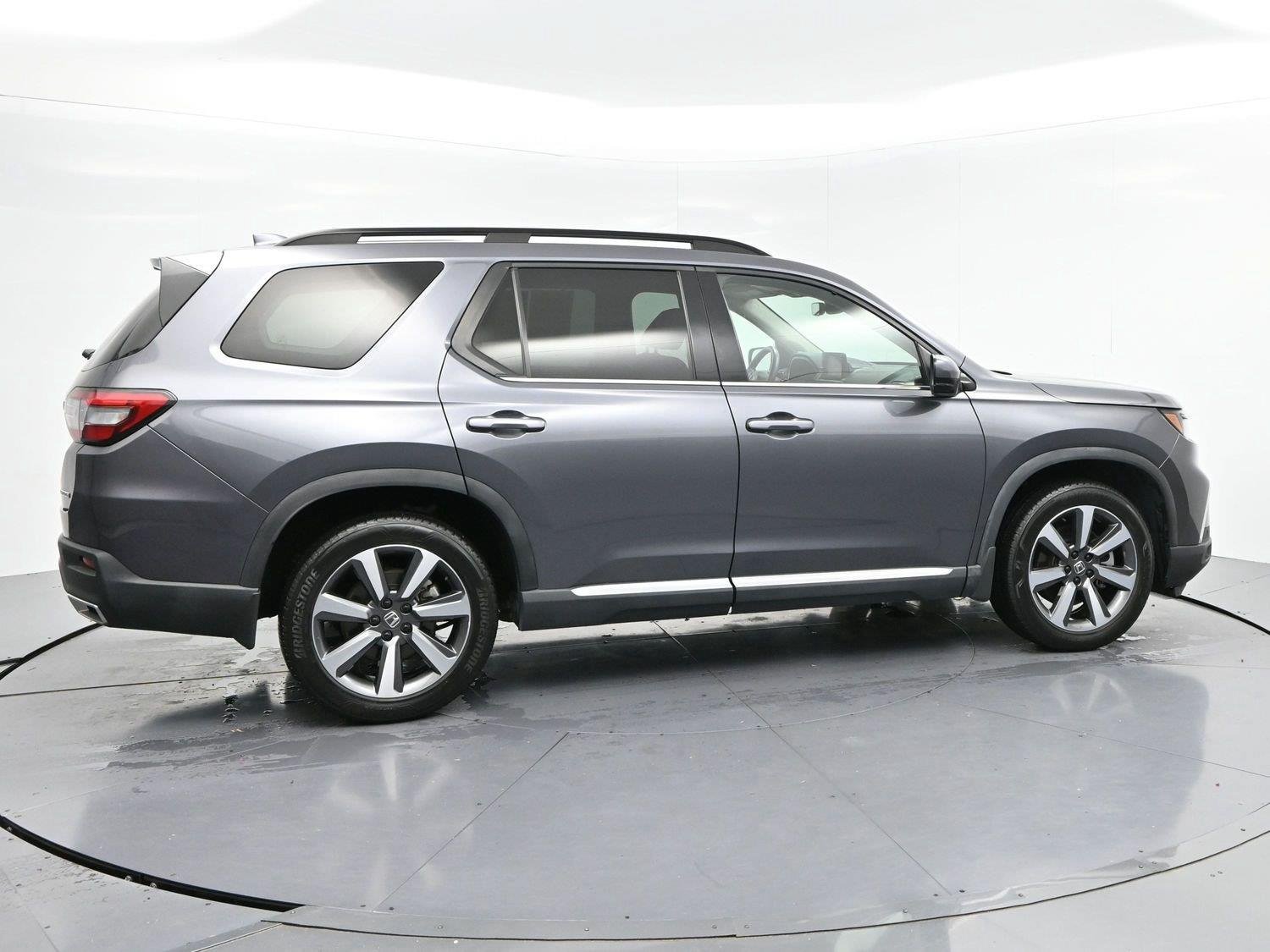 Used 2024 Honda Pilot Touring image 8