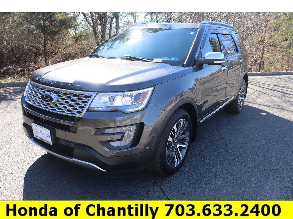 Used 2017 Ford Explorer Platinum image 3