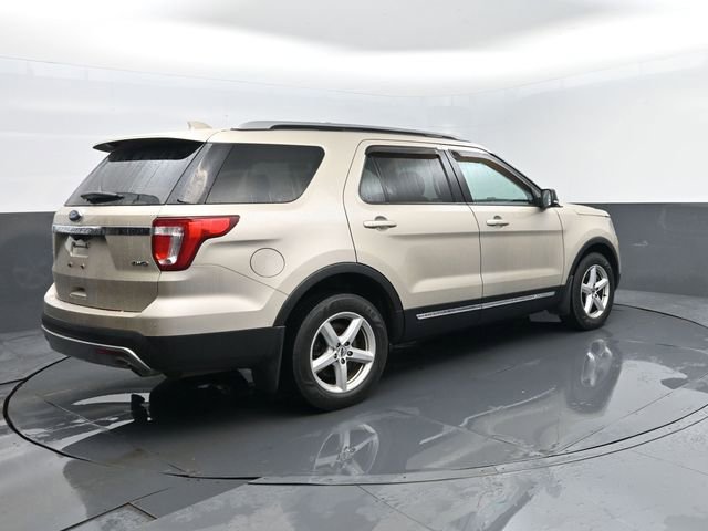 Used 2017 Ford Explorer XLT w/ Equipment Group 202A AWD/4WD image 25