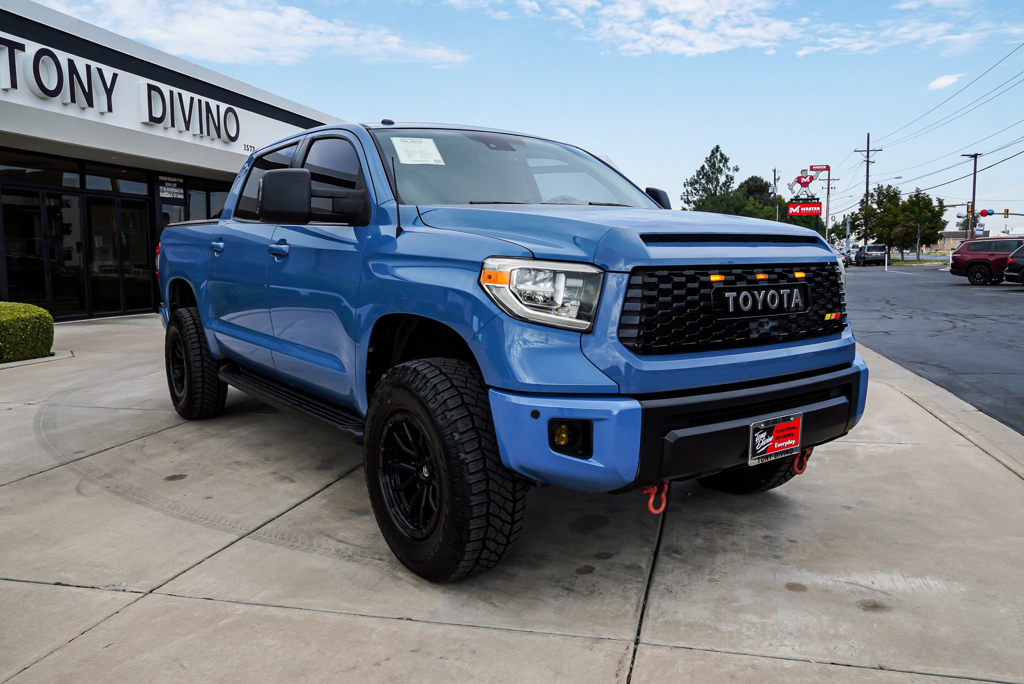 Used 2019 Toyota Tundra Limited w/ Limited Premium Package AWD/4WD image 2