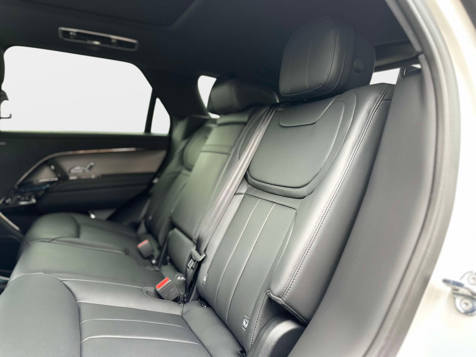 New 2025 Land Rover Range Rover Sport SE image 9