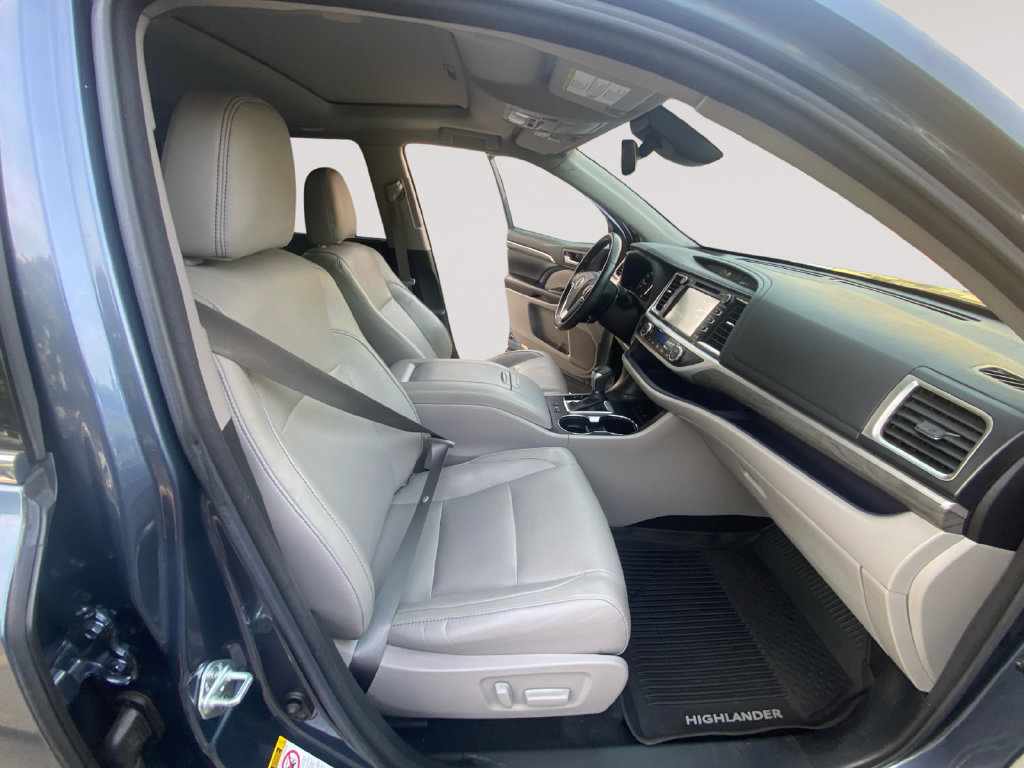 Used 2017 Toyota Highlander Limited AWD/4WD image 15