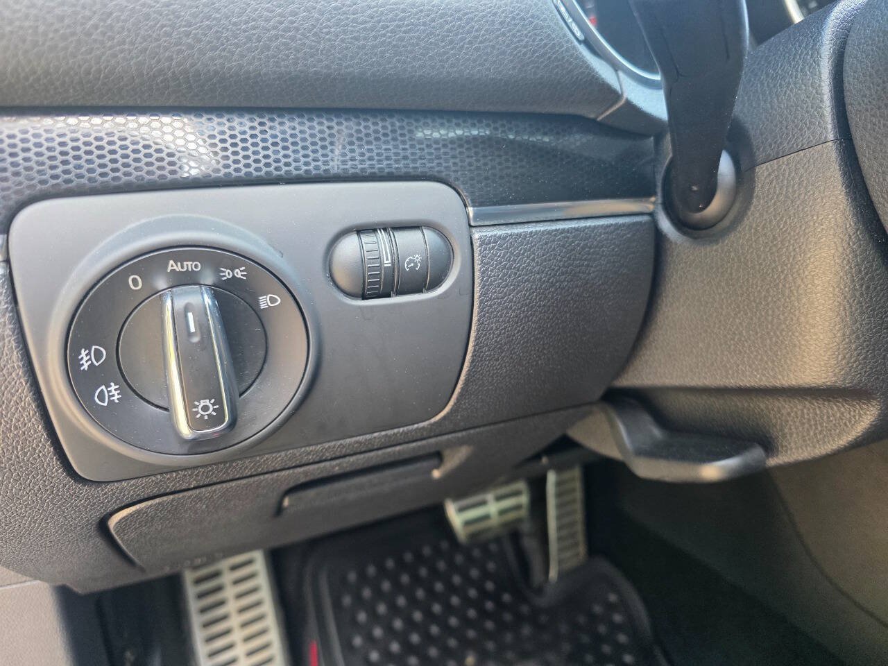 Used 2013 Volkswagen GTI Driver's Edition FWD image 14
