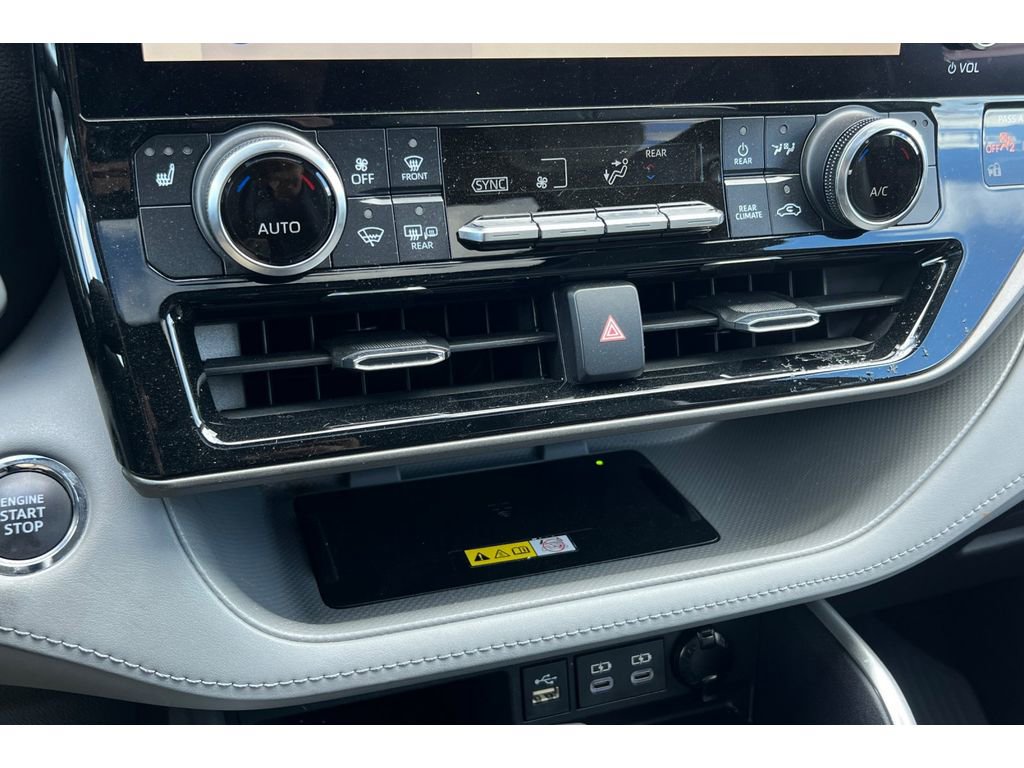Used 2023 Toyota Highlander XLE image 24