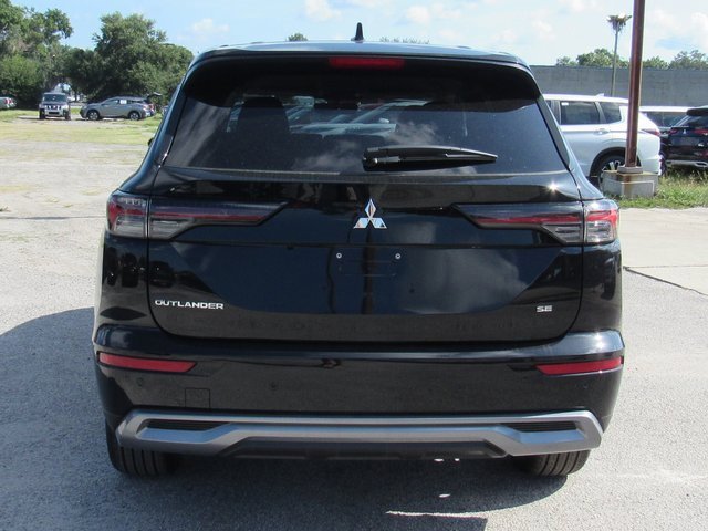 New 2025 Mitsubishi Outlander SE image 4