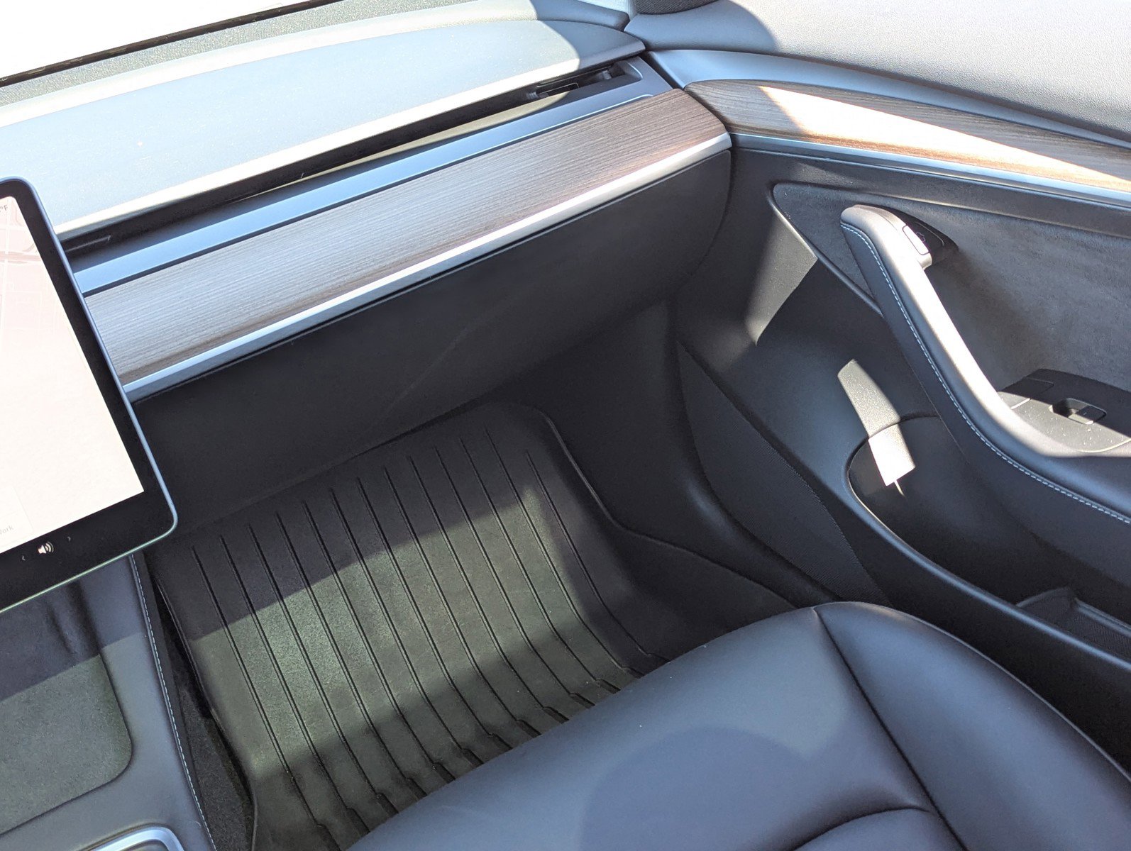 Used 2023 Tesla Model 3 Standard Range image 18