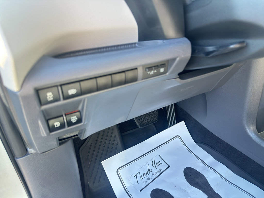 Used 2021 Toyota Sienna XLE FWD image 19