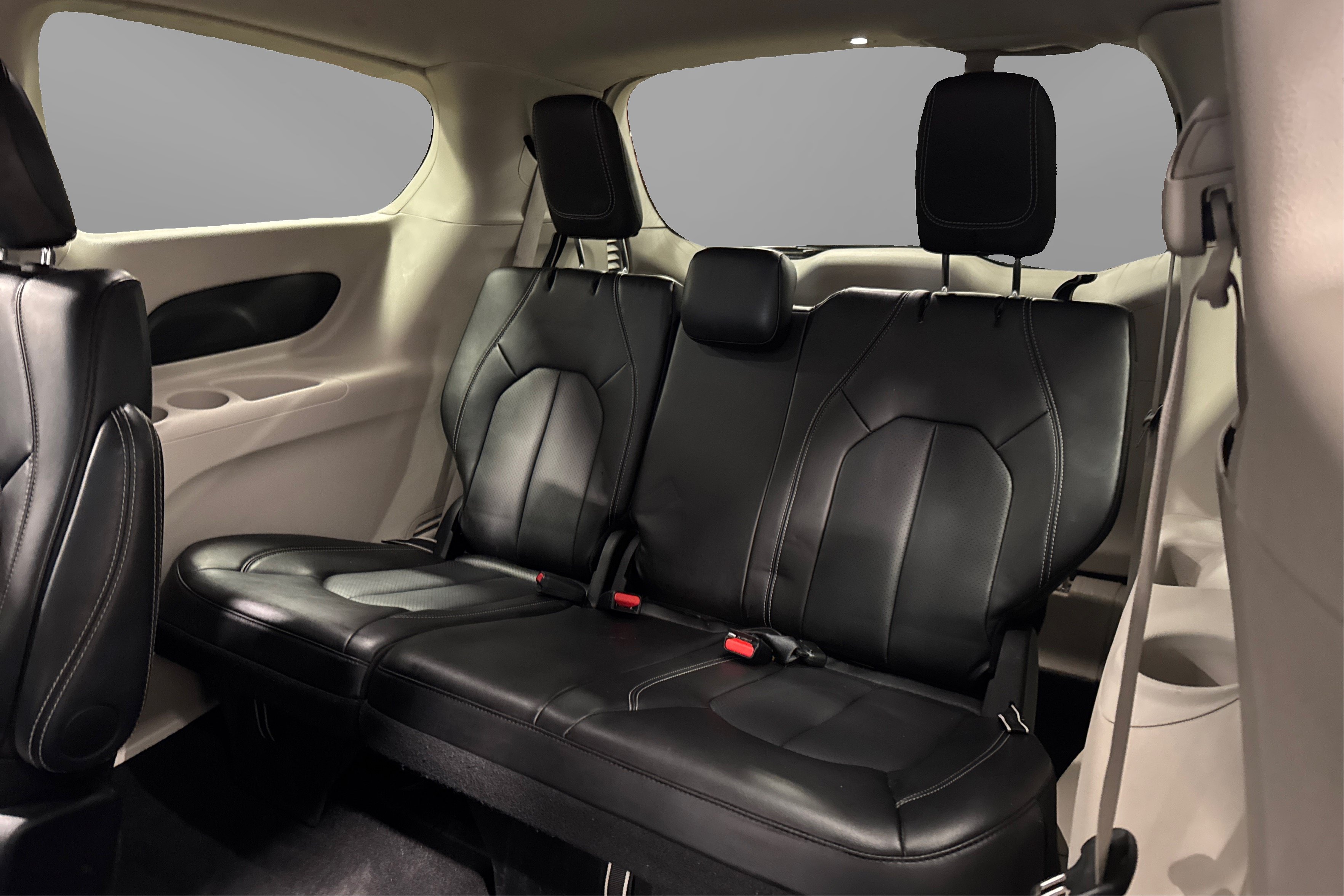 Used 2024 Chrysler Pacifica Touring-L FWD image 39