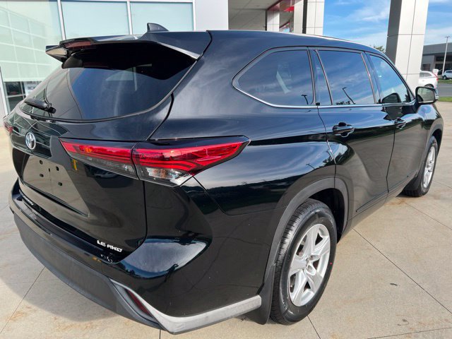 Used 2021 Toyota Highlander LE AWD/4WD image 7