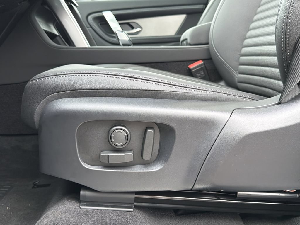 New 2026 Land Rover Discovery Sport Landmark AWD/4WD image 20