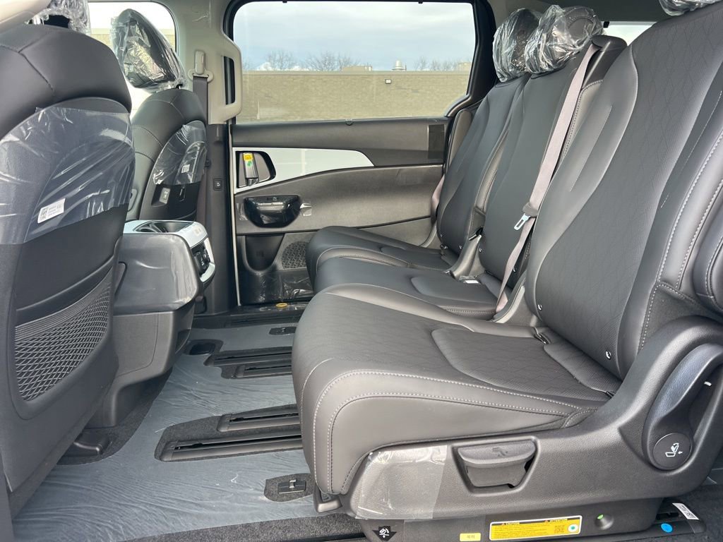 New 2026 Kia Carnival SX w/ SX Dark Edition Package image 14