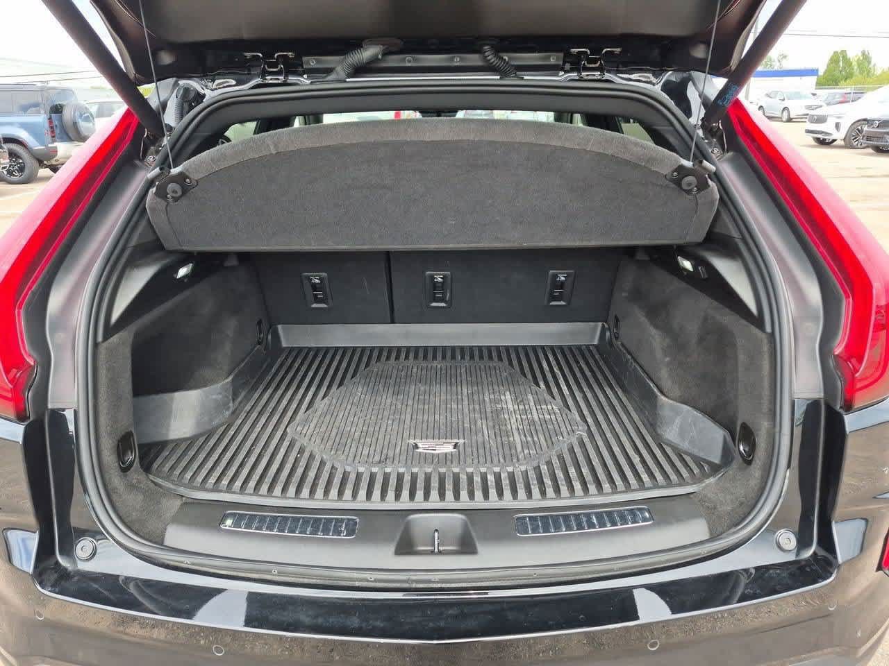 Used 2024 Cadillac XT4 Premium Luxury AWD/4WD image 35