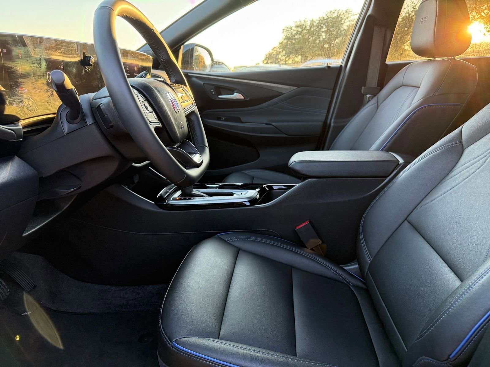 Used 2025 Buick Envista Sport Touring image 27