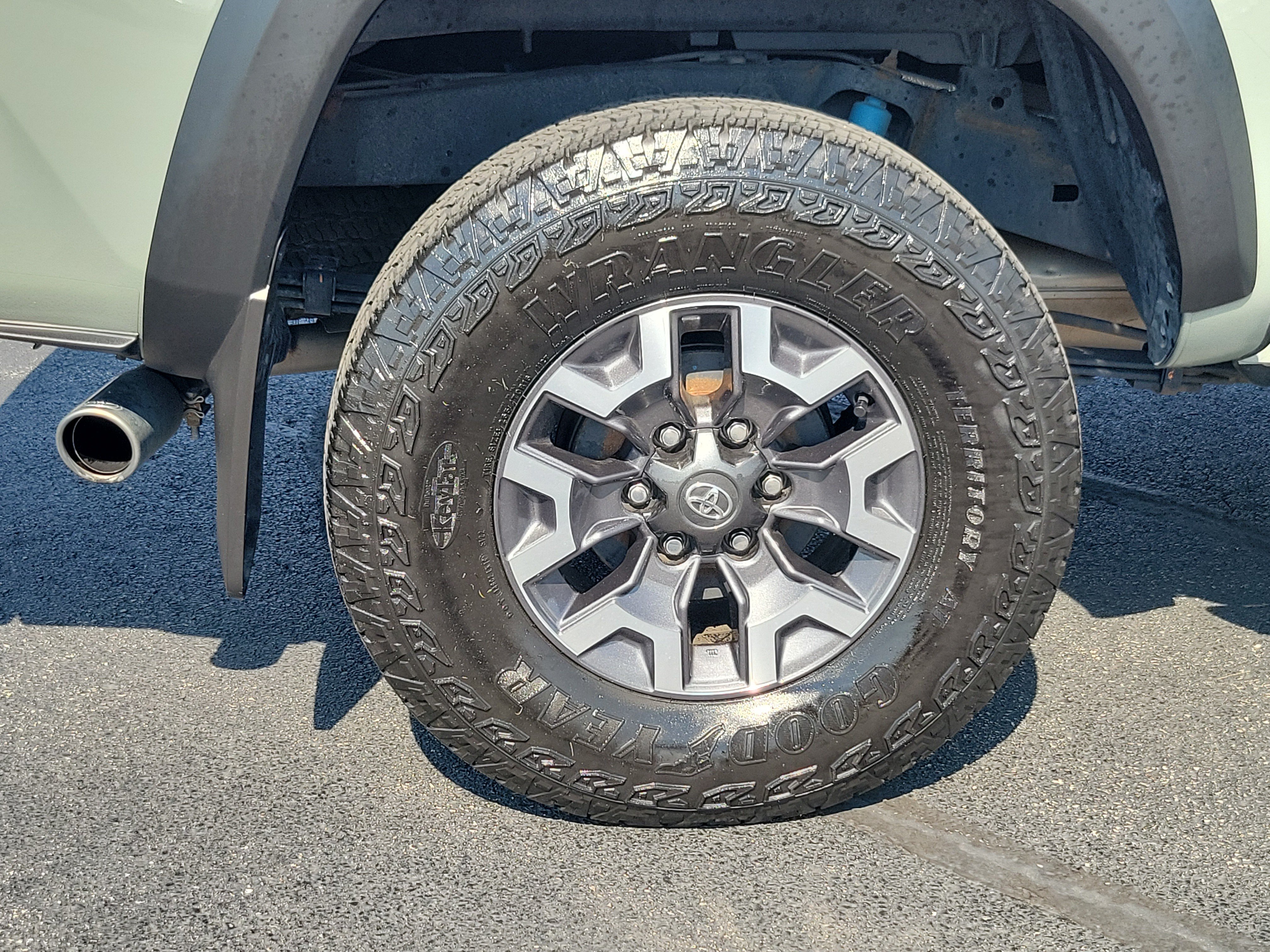 Certified 2023 Toyota Tacoma TRD Off-Road w/ Technology Package AWD/4WD image 6