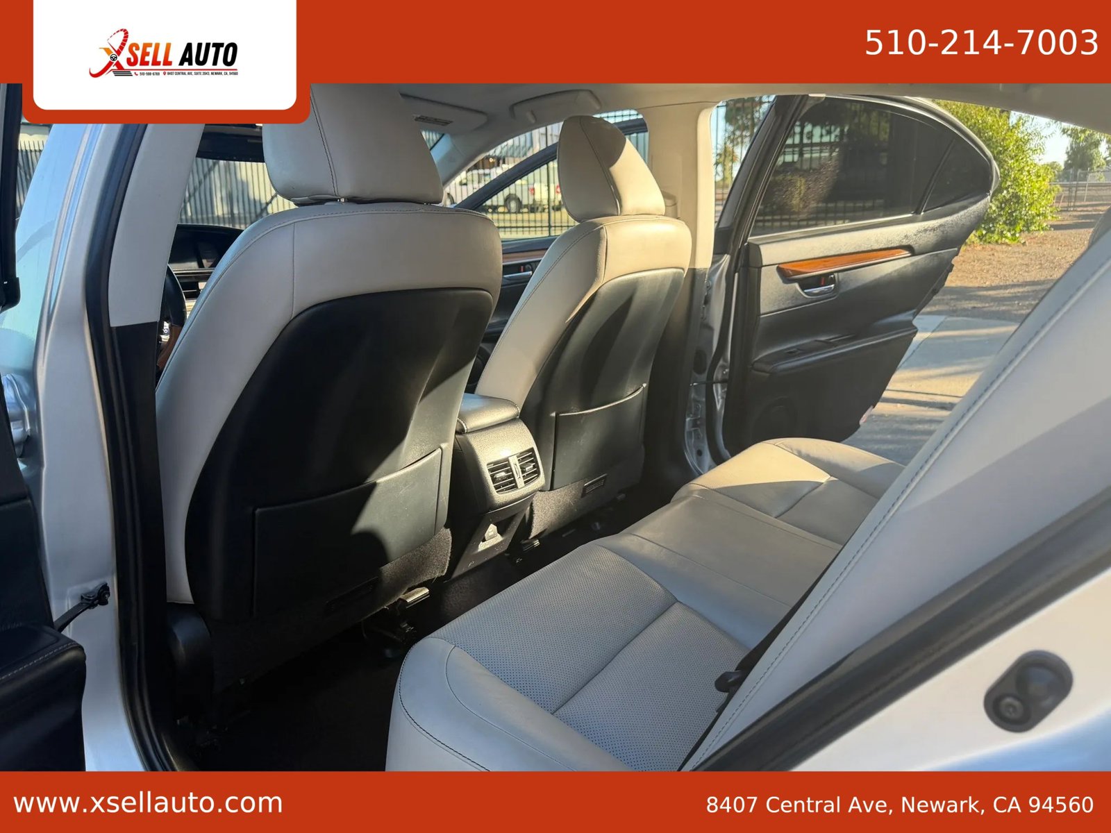 Used 2015 Lexus ES 300h w/ Navigation System Package FWD image 9