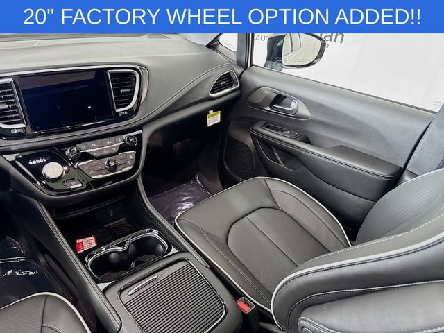 New 2027 Chrysler Pacifica Limited AWD/4WD image 23