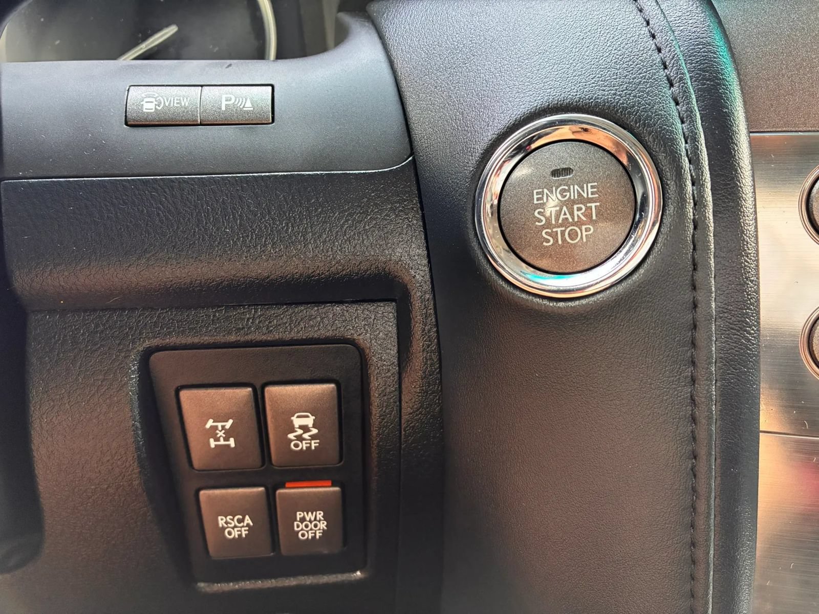 Used 2011 Lexus LX 570 4WD w/ Luxury Pkg image 26