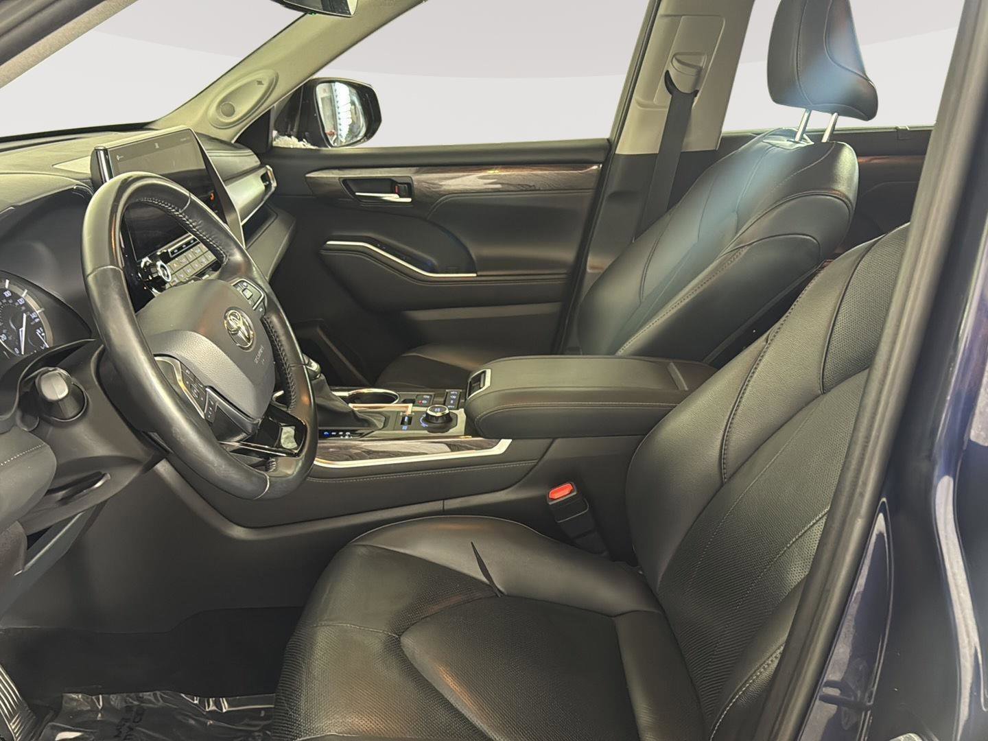 Used 2021 Toyota Highlander Limited image 7