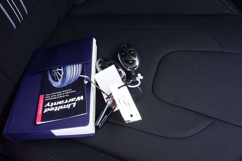 New 2025 Hyundai Elantra Blue image 24