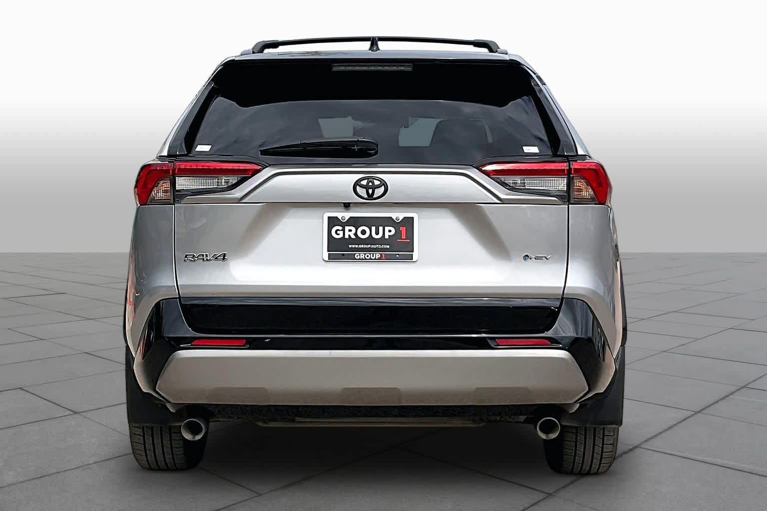 Used 2025 Toyota RAV4 XSE AWD/4WD image 5
