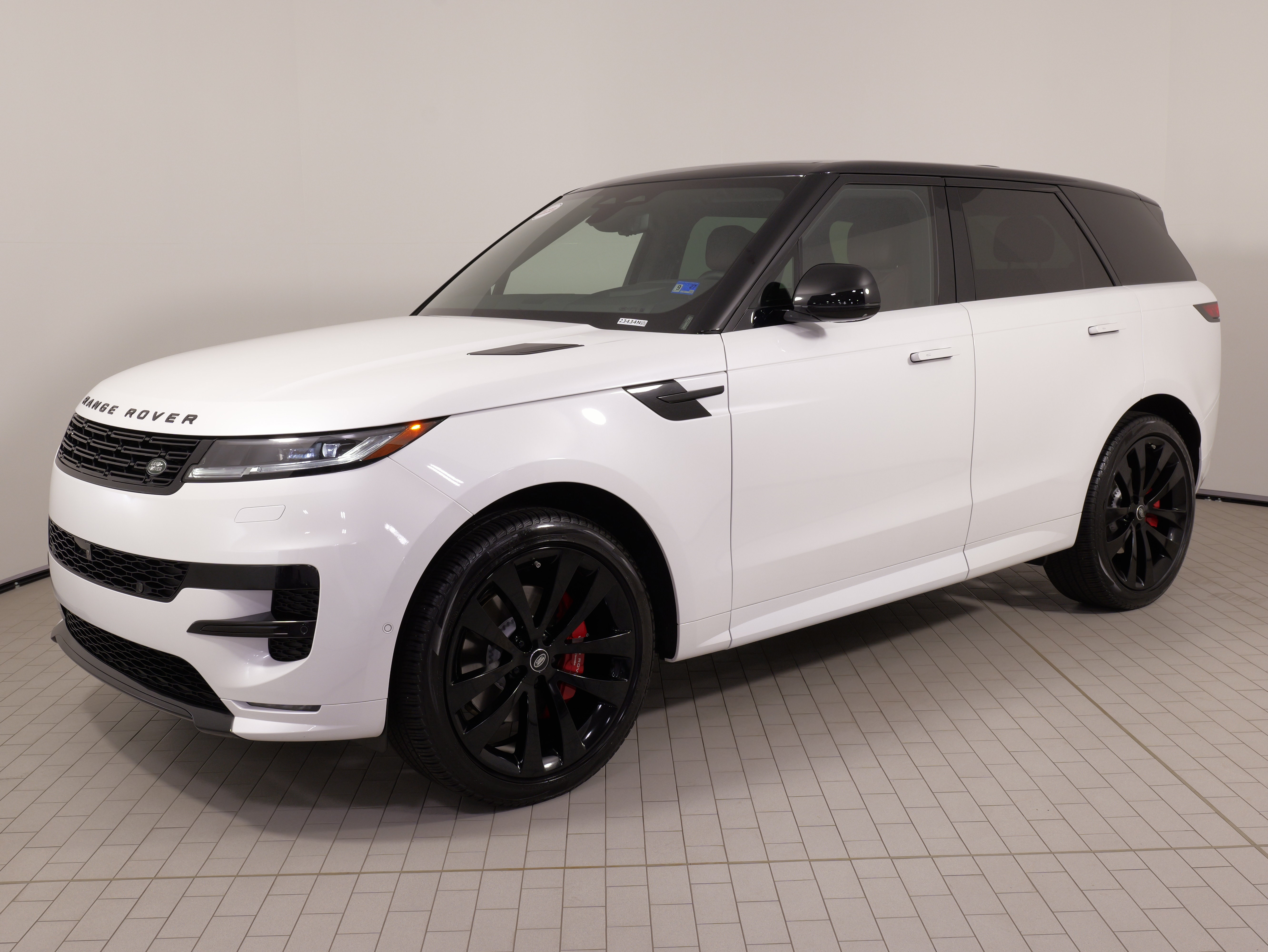 Used 2024 Land Rover Range Rover Sport Dynamic SE AWD/4WD image 3